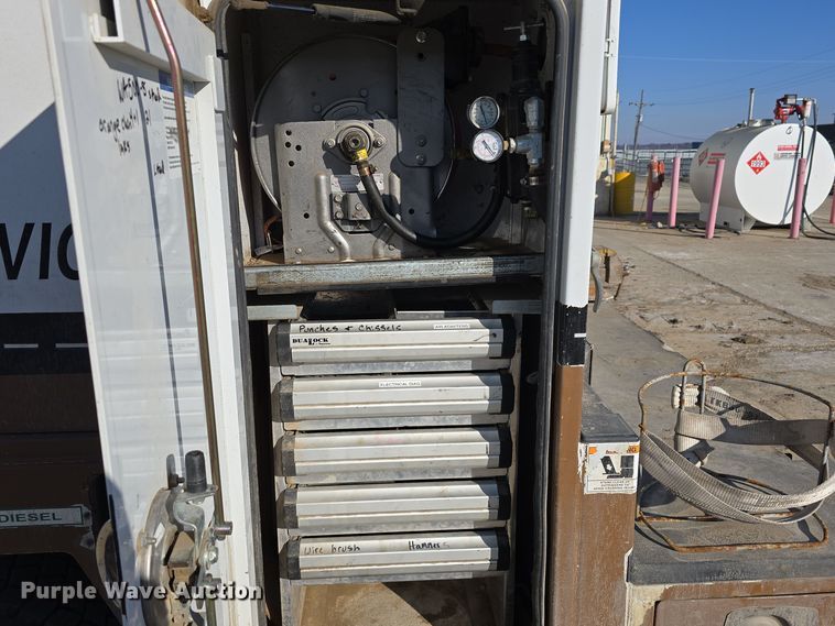 image for item DW3092 2017 Ford F550 Super Duty XL utility / service truck