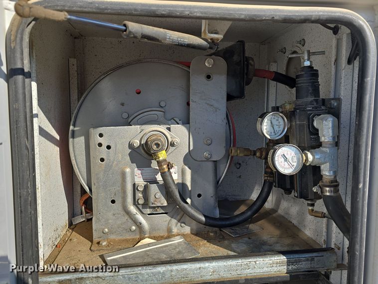 image for item DW3092 2017 Ford F550 Super Duty XL utility / service truck