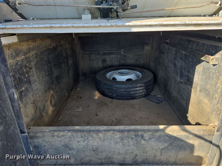 image for item DW3092 2017 Ford F550 Super Duty XL utility / service truck