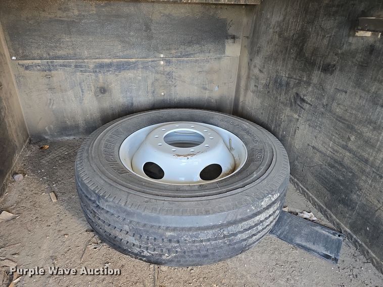 image for item DW3092 2017 Ford F550 Super Duty XL utility / service truck