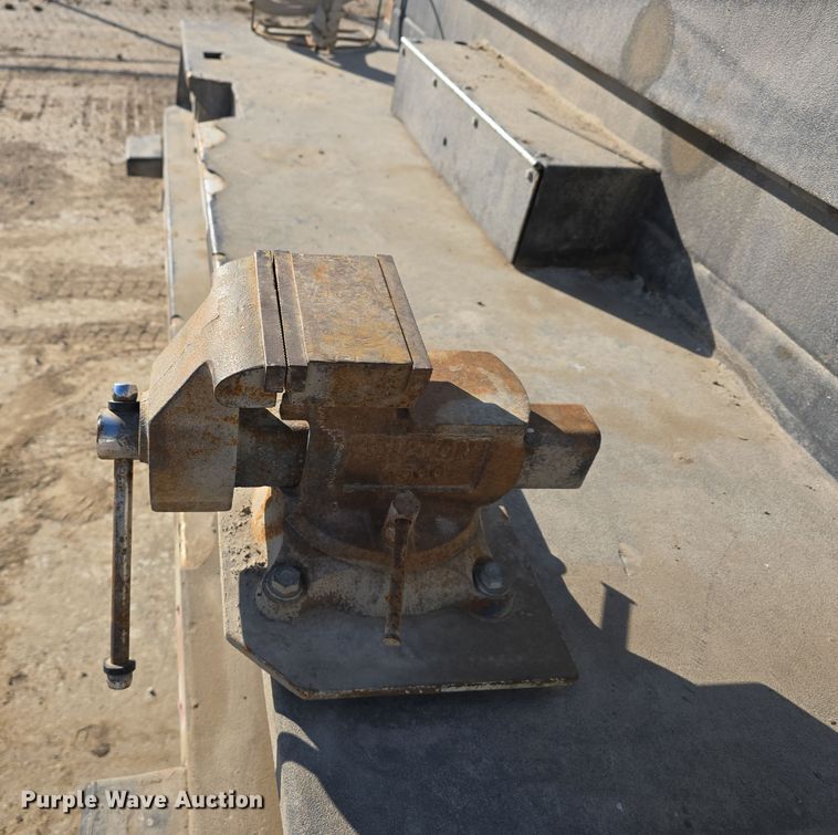 image for item DW3092 2017 Ford F550 Super Duty XL utility / service truck