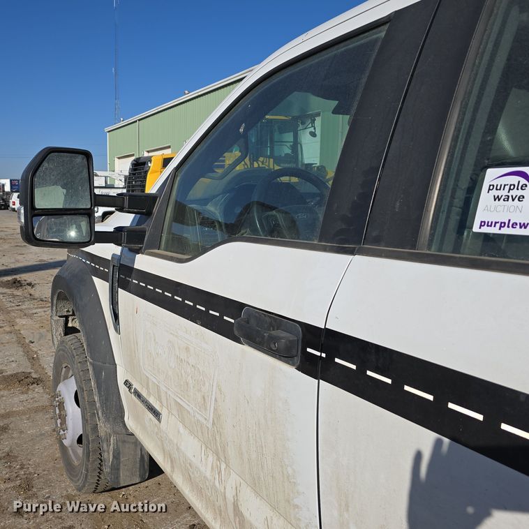 image for item DW3092 2017 Ford F550 Super Duty XL utility / service truck