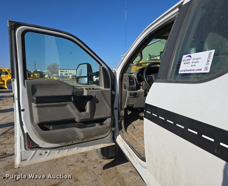 image for item DW3092 2017 Ford F550 Super Duty XL utility / service truck