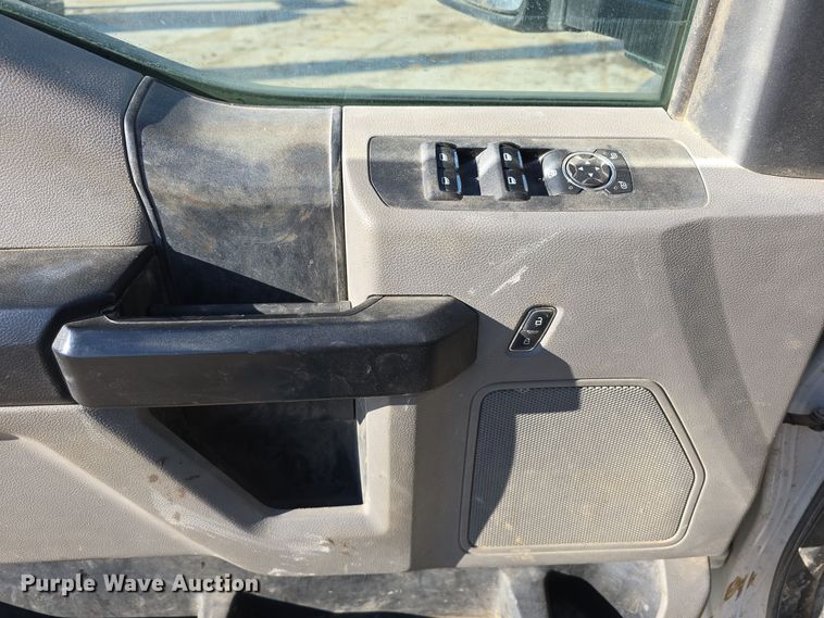 image for item DW3092 2017 Ford F550 Super Duty XL utility / service truck