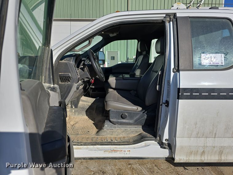 image for item DW3092 2017 Ford F550 Super Duty XL utility / service truck