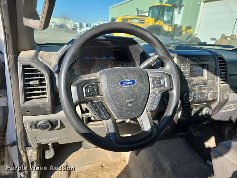 image for item DW3092 2017 Ford F550 Super Duty XL utility / service truck