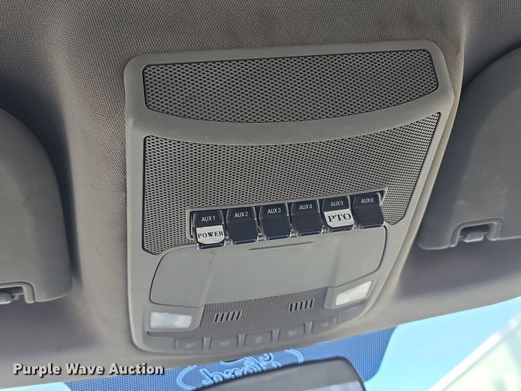 image for item DW3092 2017 Ford F550 Super Duty XL utility / service truck