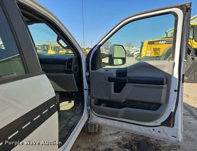 image for item DW3092 2017 Ford F550 Super Duty XL utility / service truck