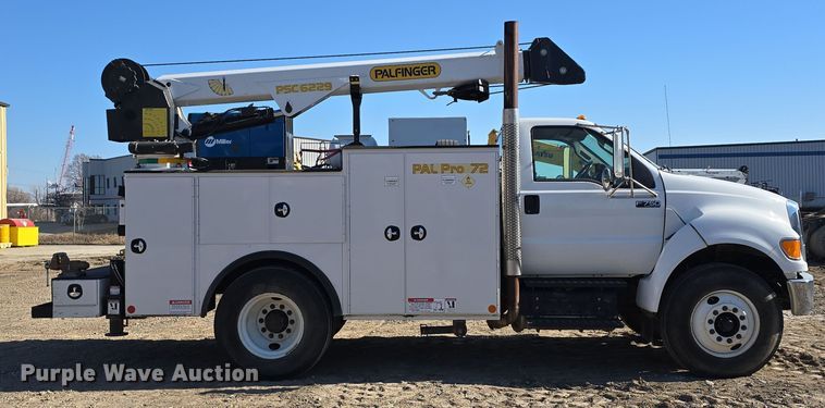 image for item DW3093 2011 Ford F750 Super Duty XLT utility / service truck