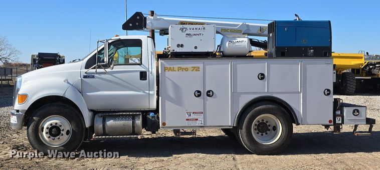 image for item DW3093 2011 Ford F750 Super Duty XLT utility / service truck