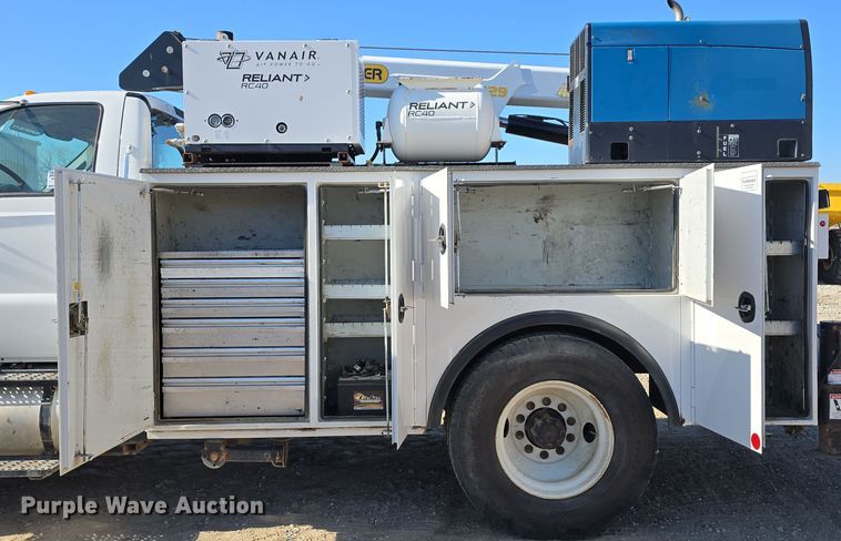 image for item DW3093 2011 Ford F750 Super Duty XLT utility / service truck