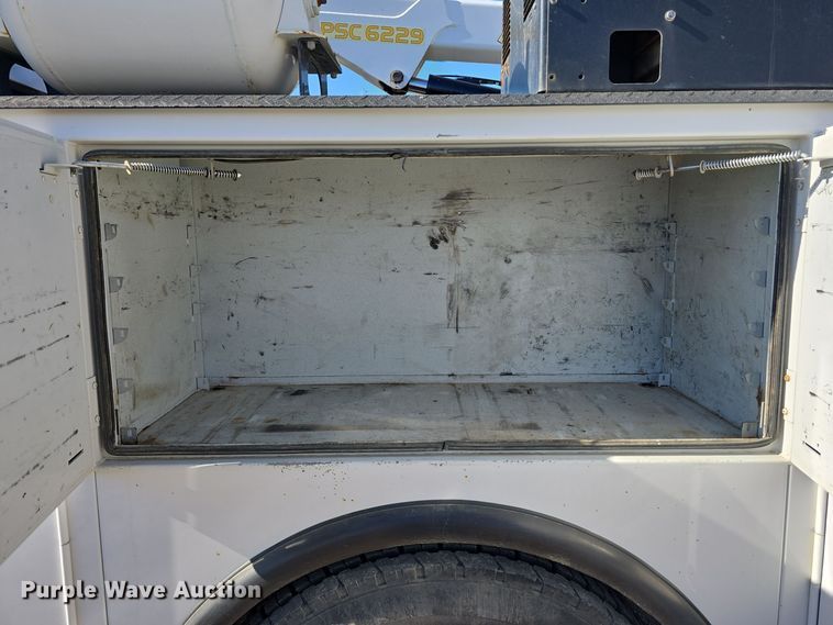 image for item DW3093 2011 Ford F750 Super Duty XLT utility / service truck