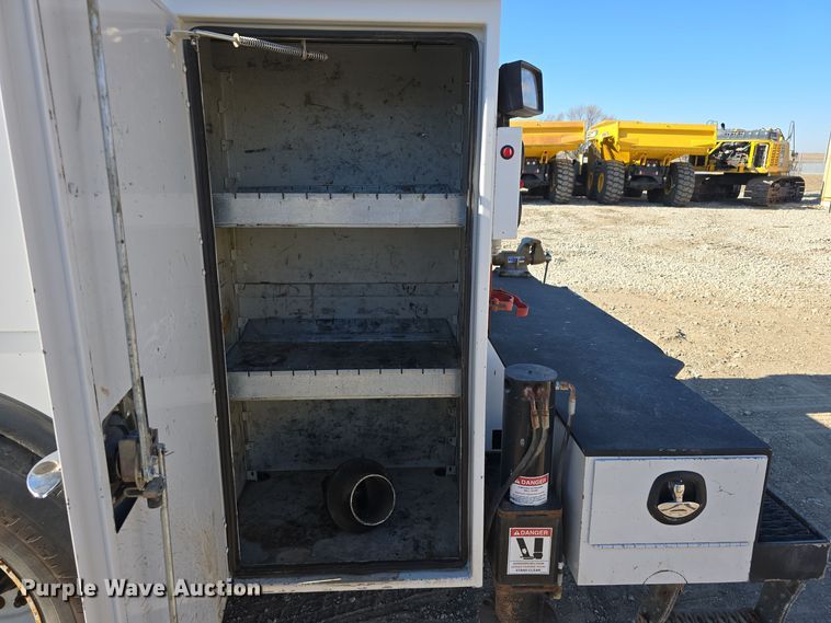 image for item DW3093 2011 Ford F750 Super Duty XLT utility / service truck