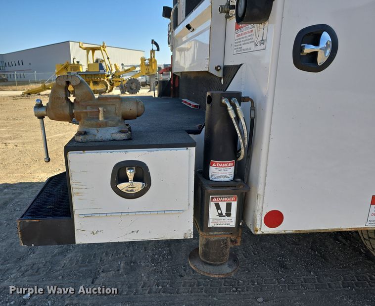 image for item DW3093 2011 Ford F750 Super Duty XLT utility / service truck