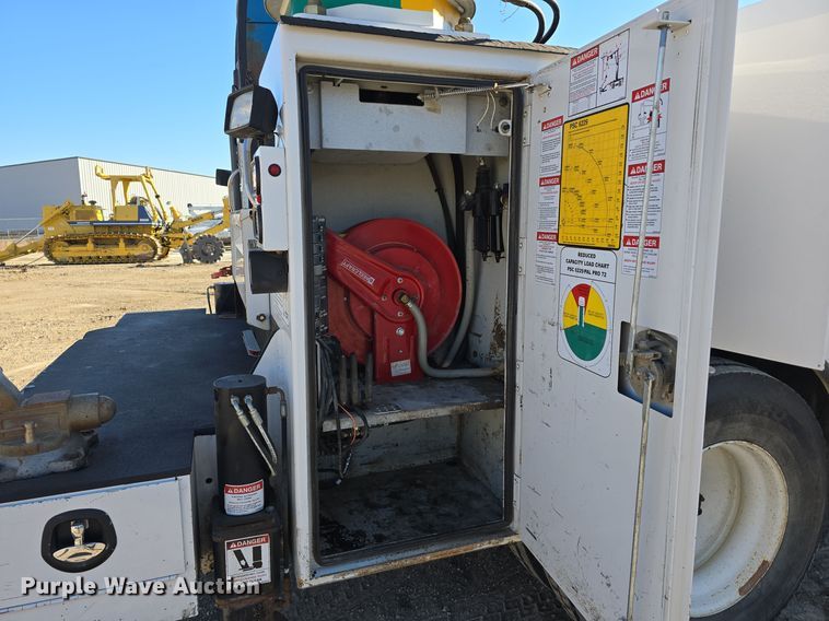 image for item DW3093 2011 Ford F750 Super Duty XLT utility / service truck