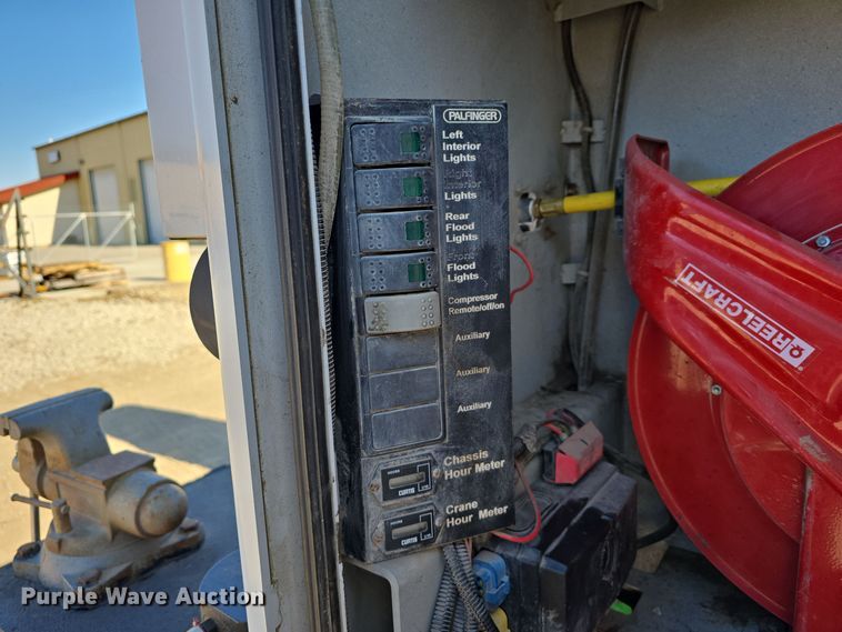 image for item DW3093 2011 Ford F750 Super Duty XLT utility / service truck