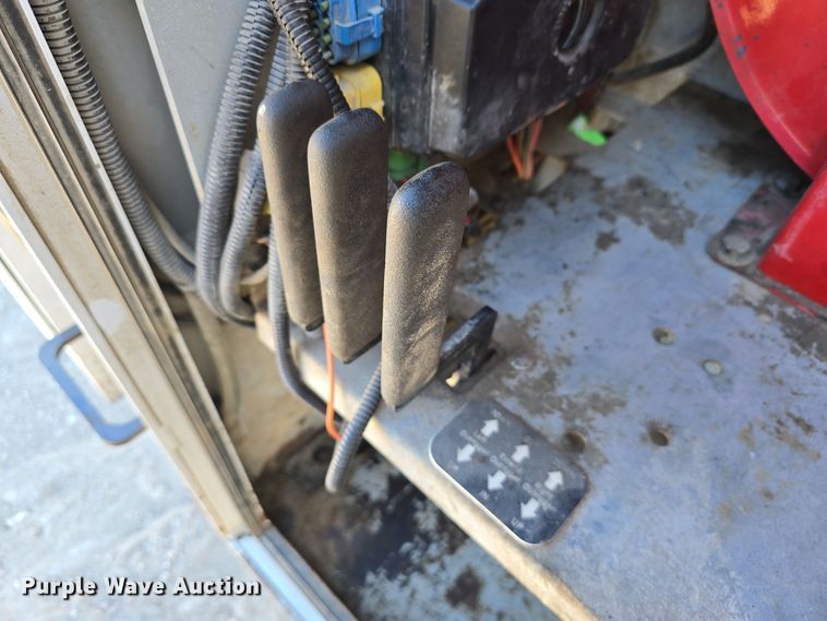 image for item DW3093 2011 Ford F750 Super Duty XLT utility / service truck