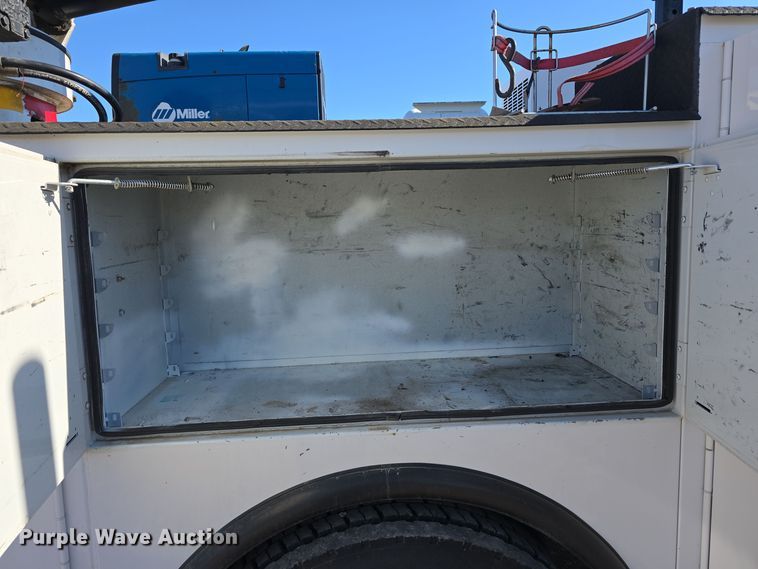 image for item DW3093 2011 Ford F750 Super Duty XLT utility / service truck