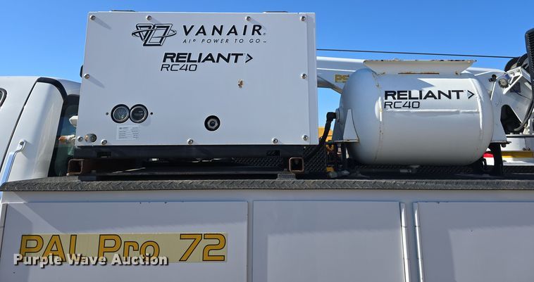 image for item DW3093 2011 Ford F750 Super Duty XLT utility / service truck