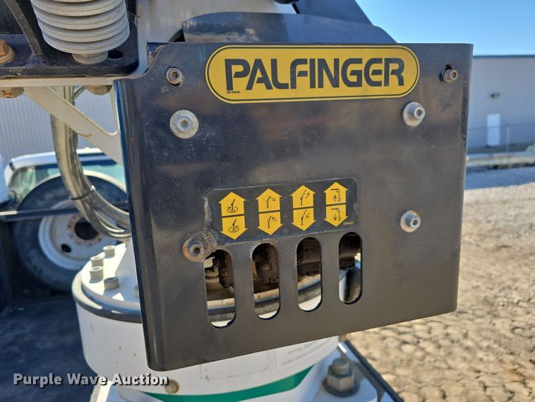 image for item DW3093 2011 Ford F750 Super Duty XLT utility / service truck