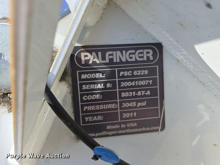 image for item DW3093 2011 Ford F750 Super Duty XLT utility / service truck