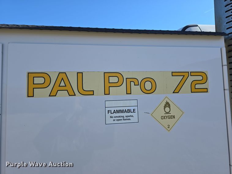 image for item DW3093 2011 Ford F750 Super Duty XLT utility / service truck