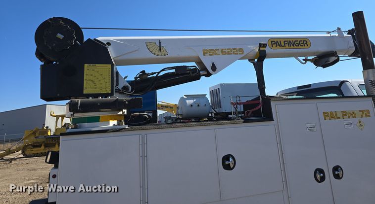 image for item DW3093 2011 Ford F750 Super Duty XLT utility / service truck