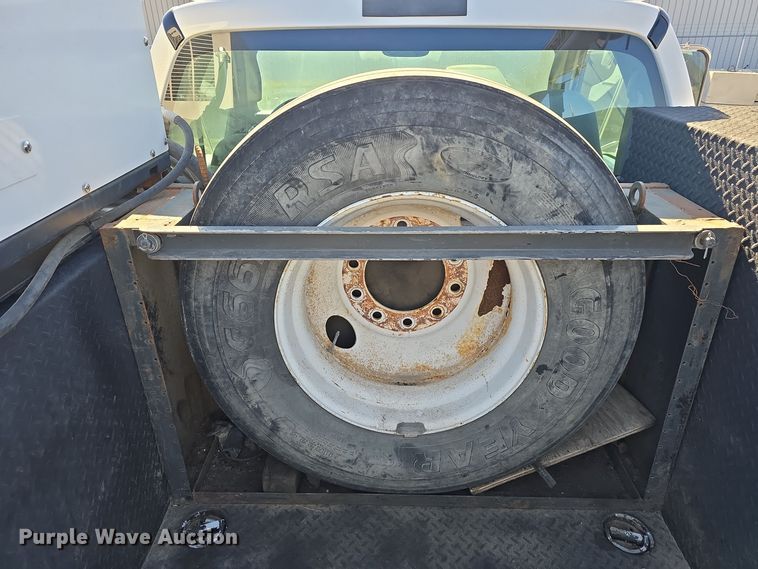 image for item DW3093 2011 Ford F750 Super Duty XLT utility / service truck