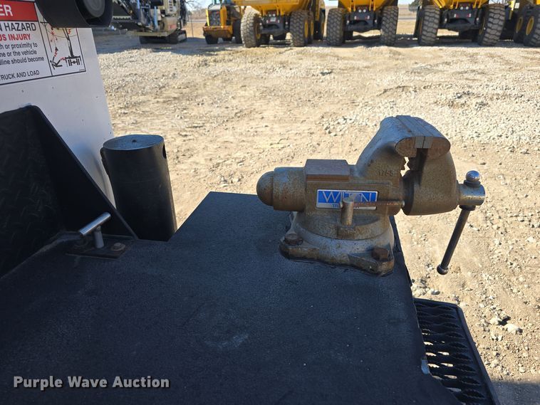 image for item DW3093 2011 Ford F750 Super Duty XLT utility / service truck