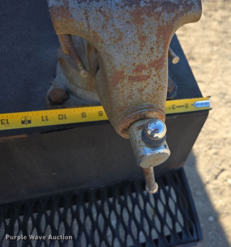 image for item DW3093 2011 Ford F750 Super Duty XLT utility / service truck