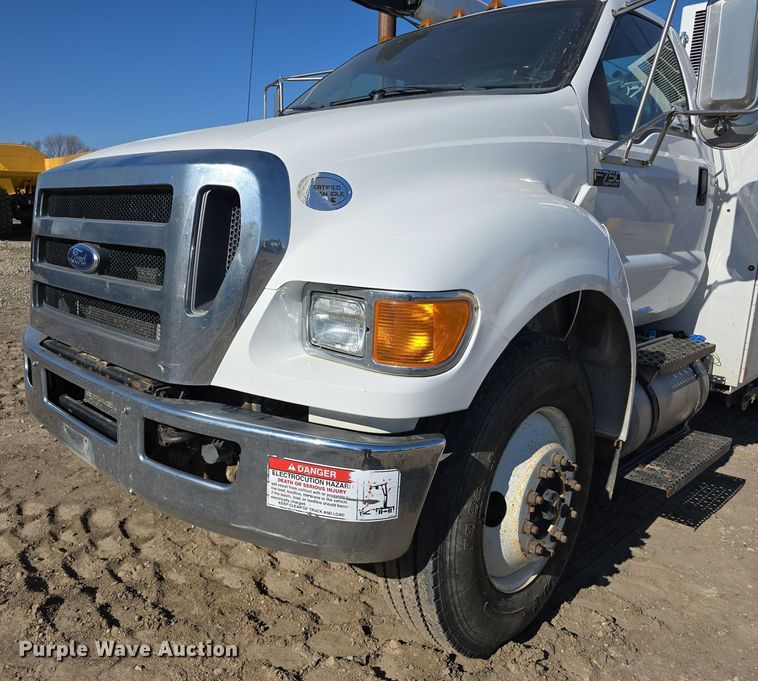 image for item DW3093 2011 Ford F750 Super Duty XLT utility / service truck