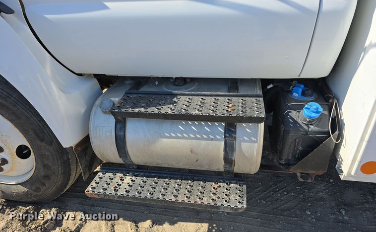 image for item DW3093 2011 Ford F750 Super Duty XLT utility / service truck