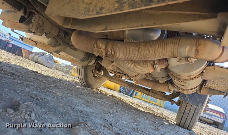 image for item DW3093 2011 Ford F750 Super Duty XLT utility / service truck