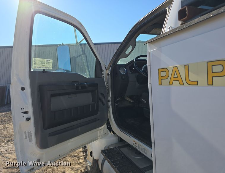 image for item DW3093 2011 Ford F750 Super Duty XLT utility / service truck