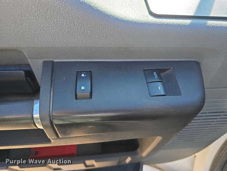 image for item DW3093 2011 Ford F750 Super Duty XLT utility / service truck