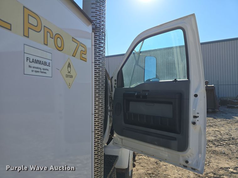 image for item DW3093 2011 Ford F750 Super Duty XLT utility / service truck