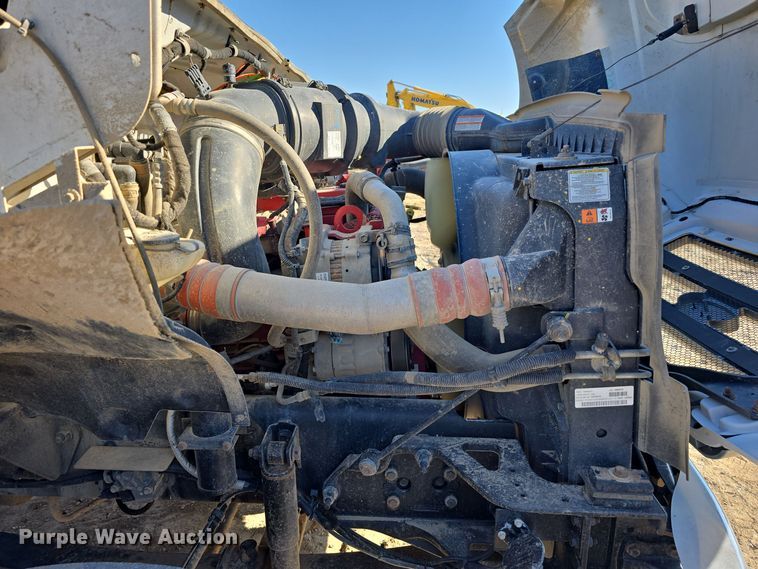 image for item DW3093 2011 Ford F750 Super Duty XLT utility / service truck