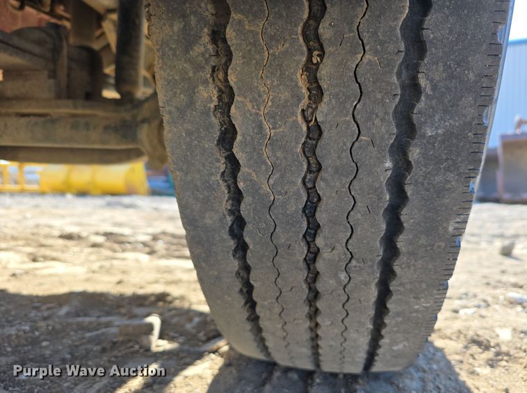 image for item DW3093 2011 Ford F750 Super Duty XLT utility / service truck