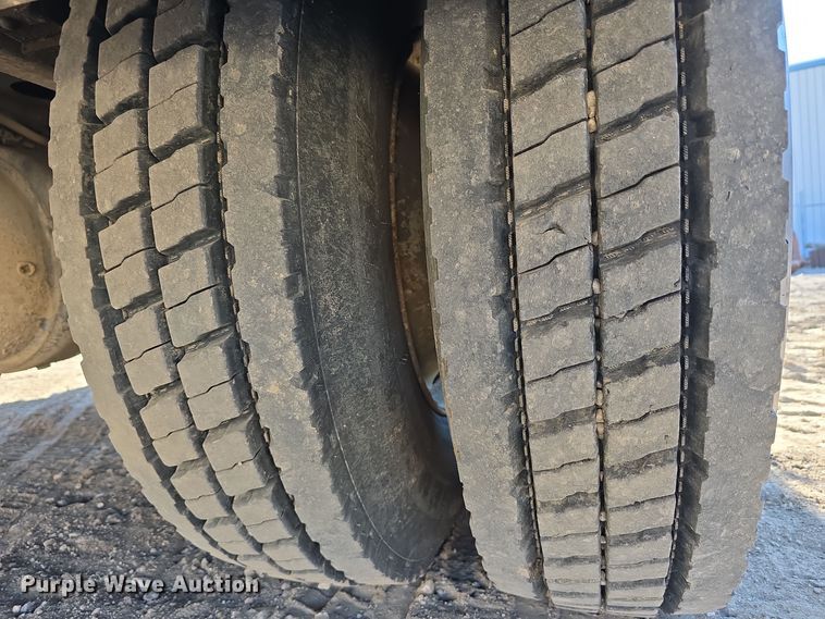 image for item DW3093 2011 Ford F750 Super Duty XLT utility / service truck