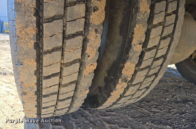 image for item DW3093 2011 Ford F750 Super Duty XLT utility / service truck