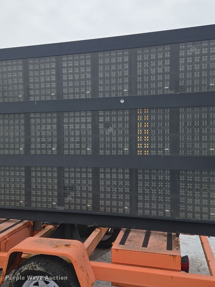 image for item EC3981 American Signal message board trailer 