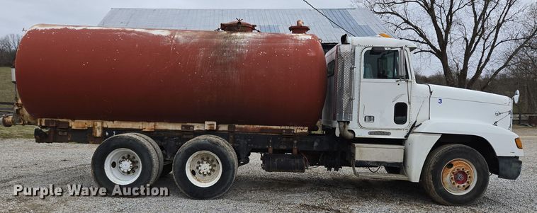 image for item EC3982 1996 Freightliner FLD120 vacuum truck