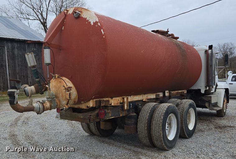 image for item EC3982 1996 Freightliner FLD120 vacuum truck