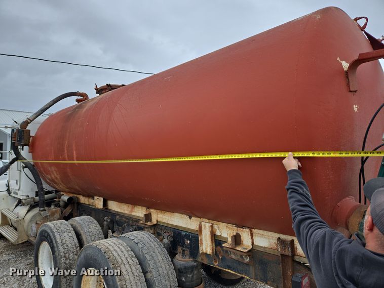 image for item EC3982 1996 Freightliner FLD120 vacuum truck