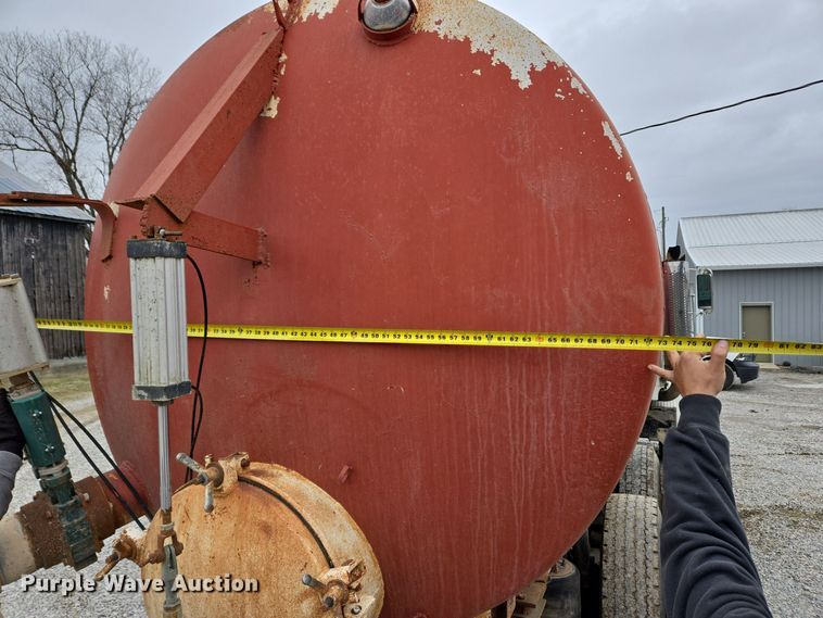 image for item EC3982 1996 Freightliner FLD120 vacuum truck