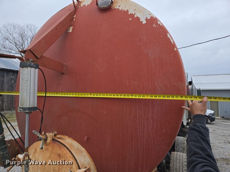 image for item EC3982 1996 Freightliner FLD120 vacuum truck