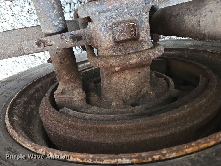 image for item EC3982 1996 Freightliner FLD120 vacuum truck