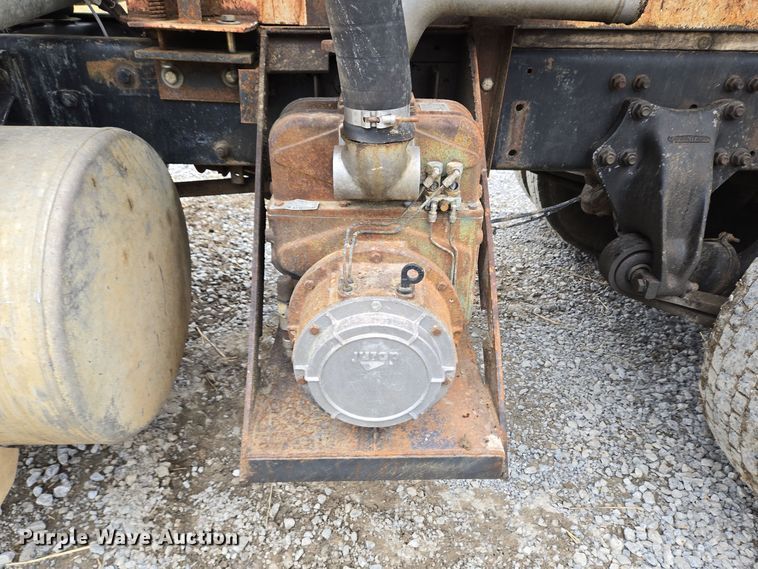 image for item EC3982 1996 Freightliner FLD120 vacuum truck