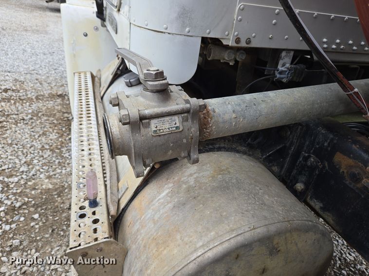 image for item EC3982 1996 Freightliner FLD120 vacuum truck