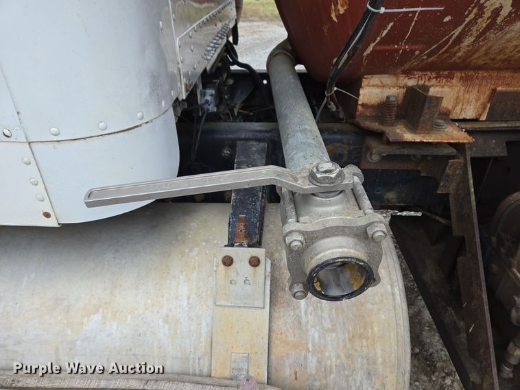 image for item EC3982 1996 Freightliner FLD120 vacuum truck